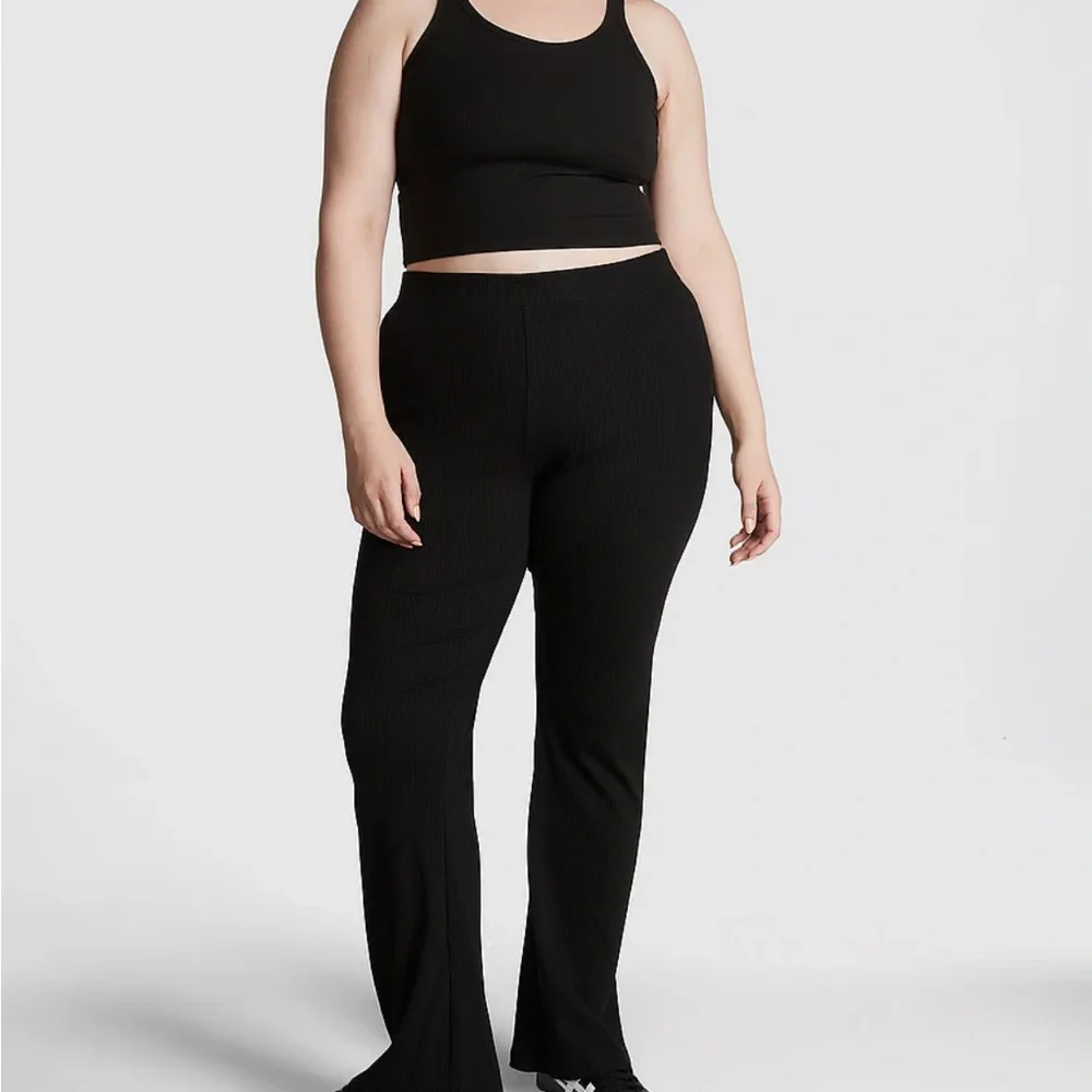 Set of 2 Victoria's Secret Ribbed High-Rise Flare Leggings in Red and Black - Picture 2 of 8